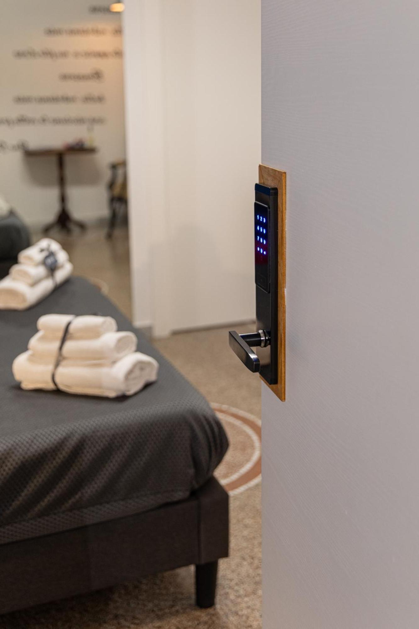Miracolo Al Duomo Smart Accomodations Naples Luaran gambar