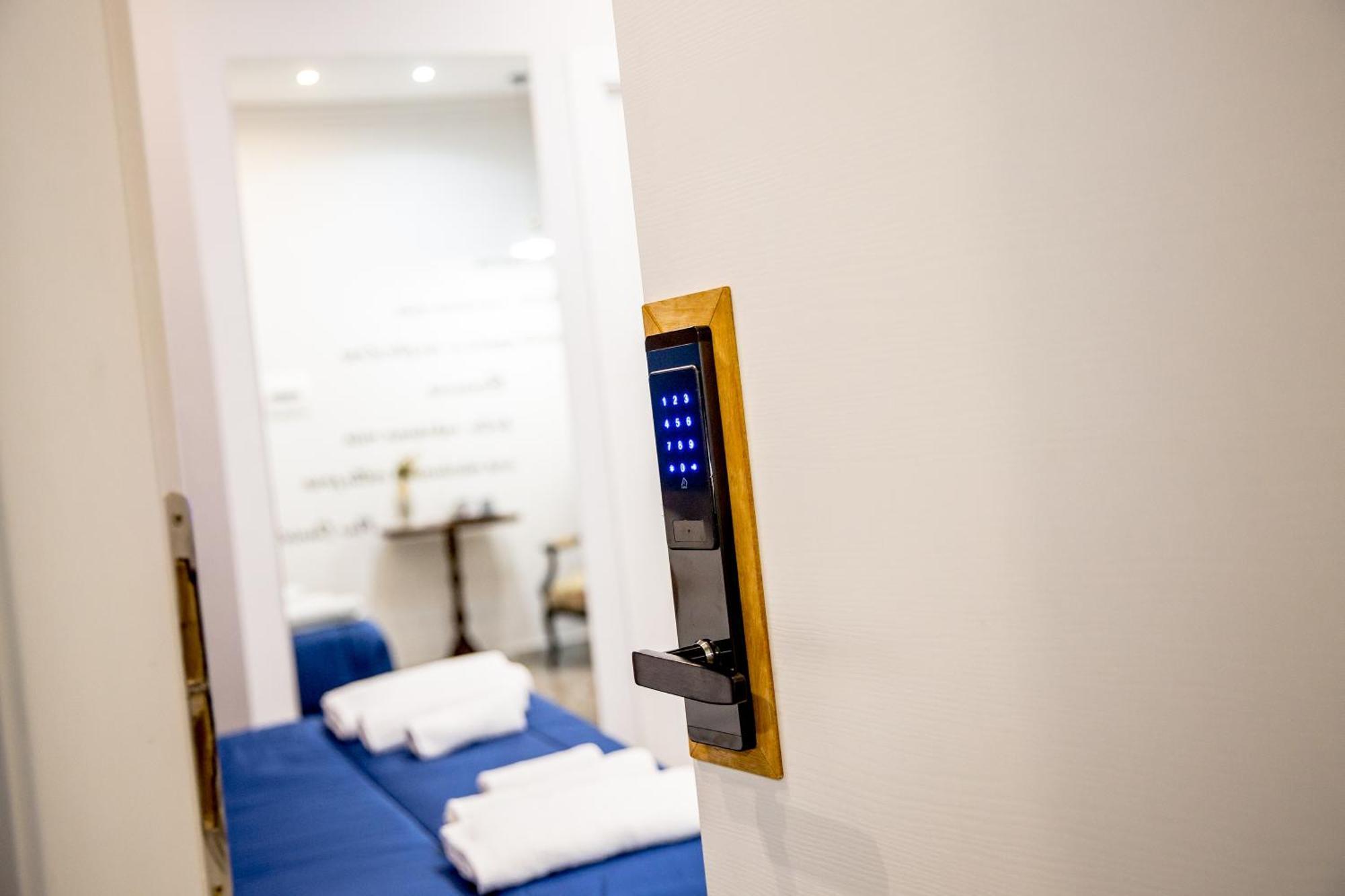 Miracolo Al Duomo Smart Accomodations Naples Luaran gambar